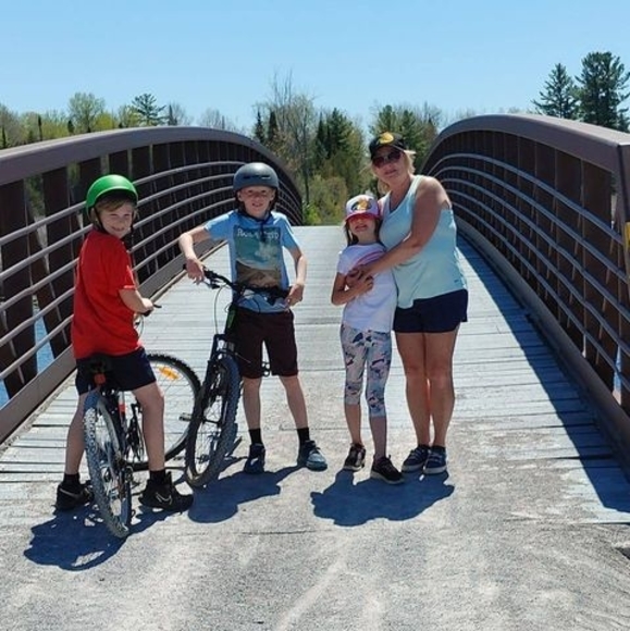 Meet your Posher, Sandra - Picture 1 of 1